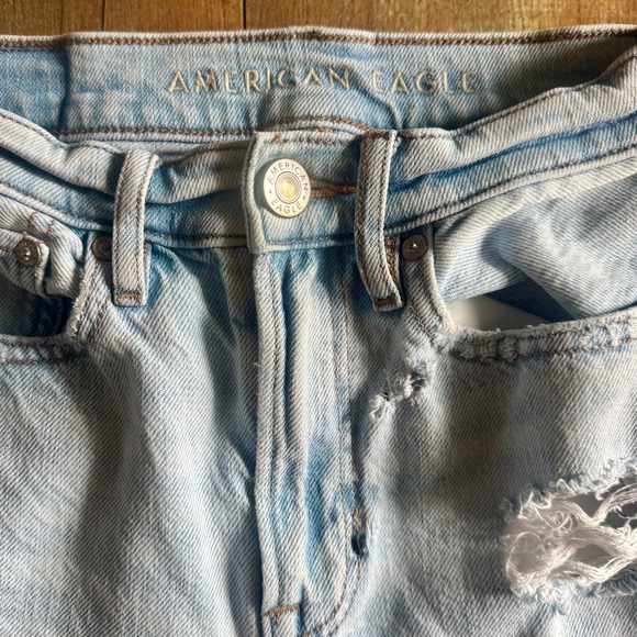 American Eagle Highest Rise 90’s Boyfriend Light Wash Distressed Jeans Size 00 - Picture 9 of 11
